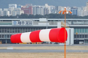 강풍 몰아치는 제주공항..