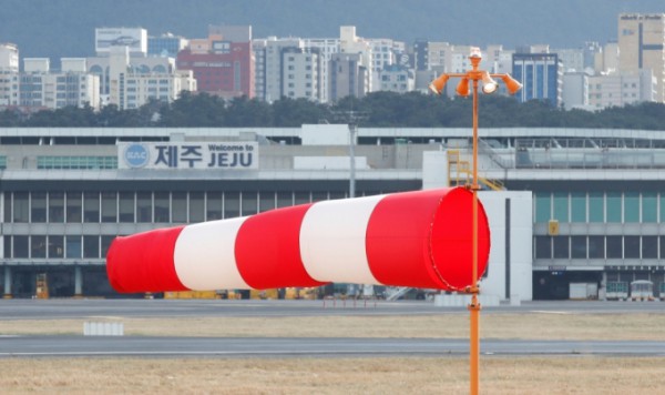 강풍 몰아치는 제주공항..