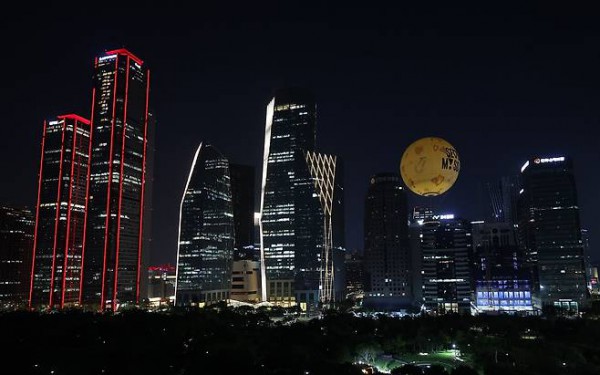 여의도에 떠오른 서울달..